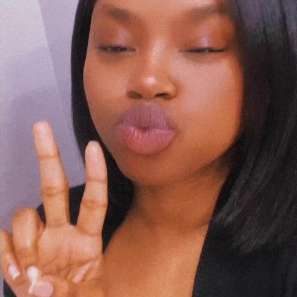 Meet your Posher, Luna